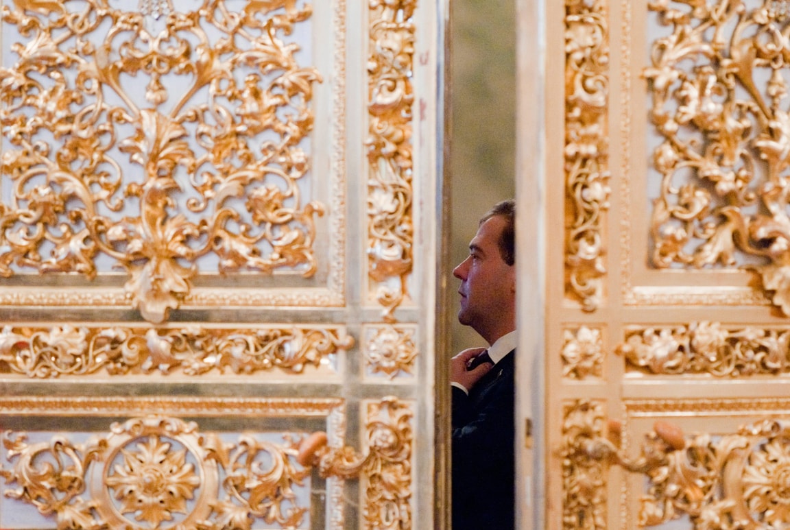 Was geschieht hinter diesen Türen? Für vier Jahre überließ Putin seinem Parteifreund Dmitrij Medwedjew den Amtssitz im Kreml.