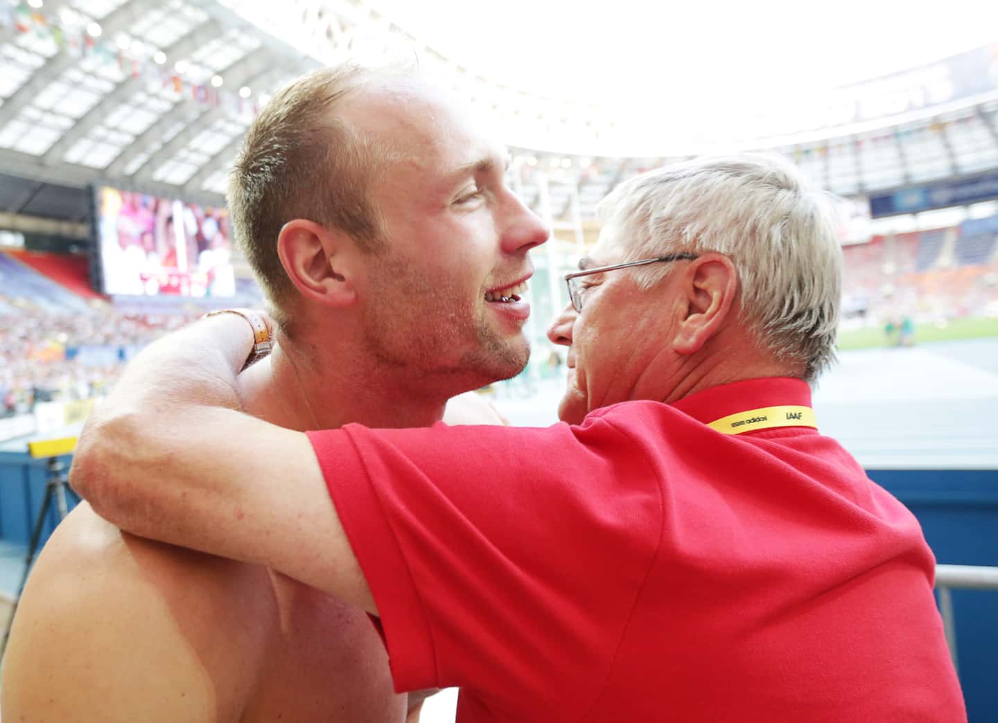 Robert Harting und sein damaliger Trainer Werner Goldmann 2013 in Moskau.